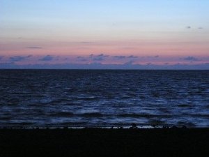 Свинцовый закат на Азовском море. [Увеличить]