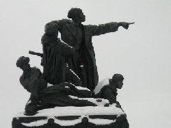 Памятник  генералу Ефремову в Вязьме. [Увеличить]