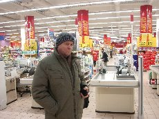 С. Гаврилов в супермаркете. [увеличить]
