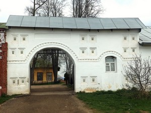 Святые ворота Алексеевского монастыря в Угличе