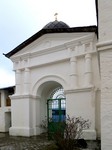 Святые ворота Белопесоцкого монастыря в Ступино
