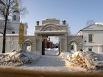 Восточные ворота Богоявленского монастыря в Угличе