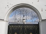 Голубые ворота Черноостровского монастыря в Малоярославце. 