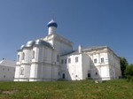 Церковь Похвалы Богородицы с трапезной палатой Данилова монастыря в Переславле-Залесском