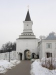 Святые ворота с надвратной башней Николо-Угрешского монастыря.