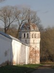 Юго-восточная башня Покровского монастыря в Суздале