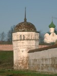 Северо-западная башня Покровского монастыря в Суздале