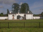 Ворота бывшего Спасского монастыря в Верее