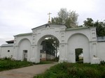 Западные ворота Васильевского монастыря в Суздале